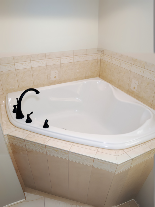 Bathtub Refinishing - Image 2